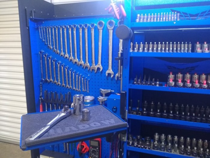 FOLDABLE MOBILE TOOL CART WITH 1100 TOOLS